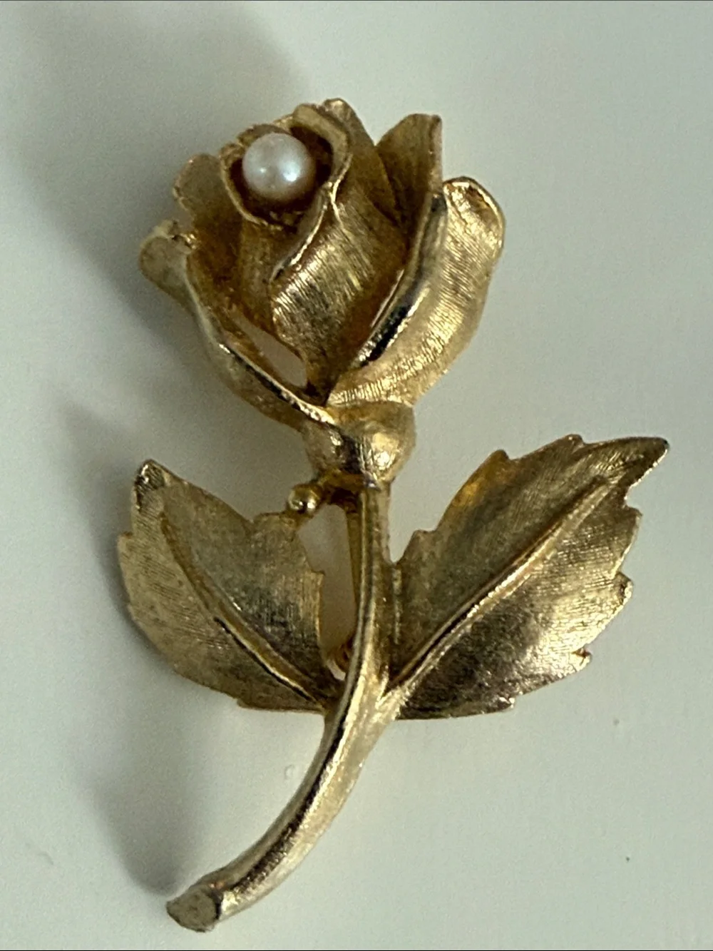 Vintage Gold-Tone Rose Brooch with Pearl Accent - Women Jewelry pin Classic
